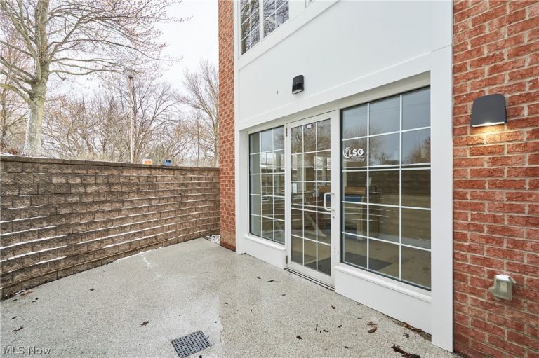 799 White Pond Drive #E, Akron, OH - Photo 4