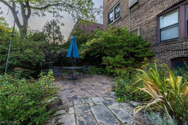 2472 Overlook Road, Cleveland Heights, OH - Photo 2