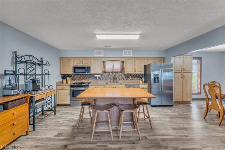 15064 River Road, Columbia Station, OH - Photo 3