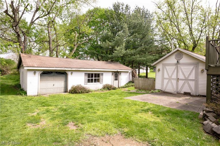 518 Hoover Place, Hartville, OH - Photo 4