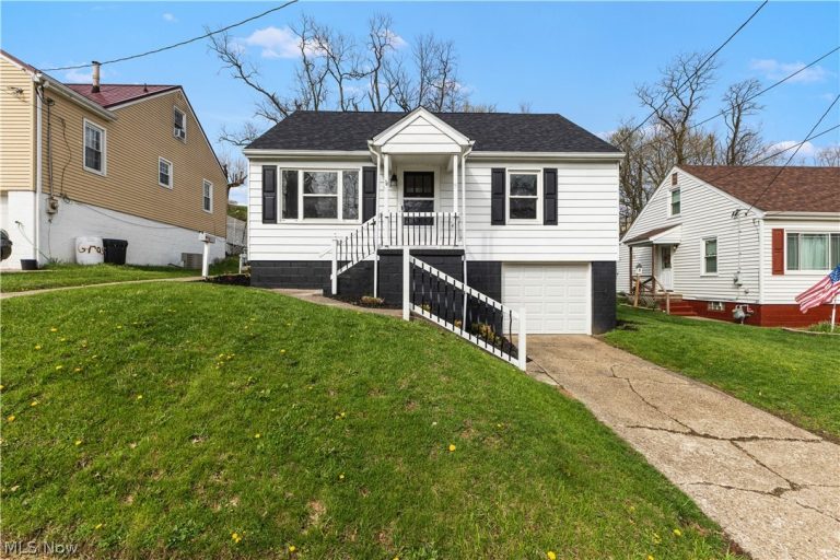 121 Valley Way, Weirton, WV, 26062