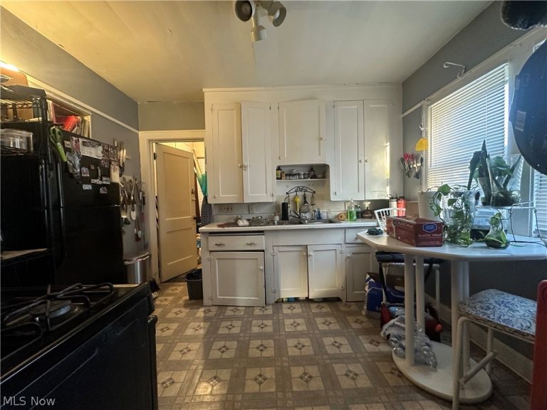 457 147th Street, Cleveland, OH - Photo 4