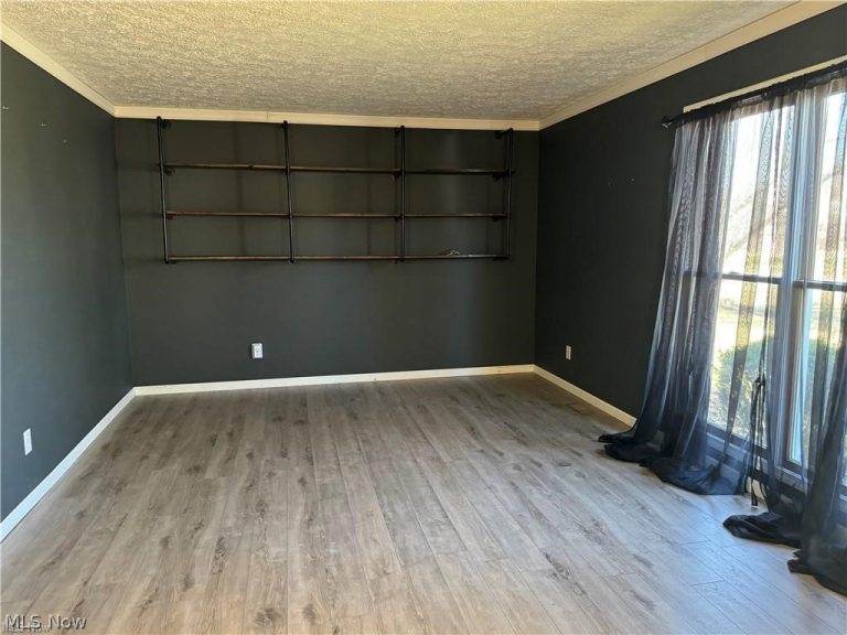 242 Ravenshollow Drive, Cuyahoga Falls, OH - Photo 6