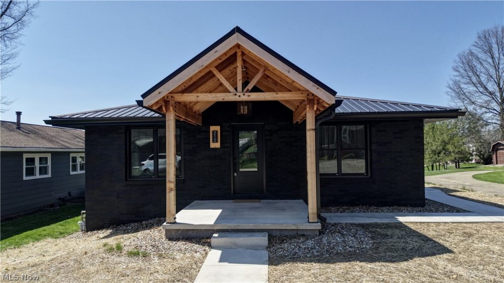 212 High Street, Dover, OH