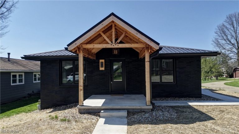 212 High Street, Dover, OH, 44622