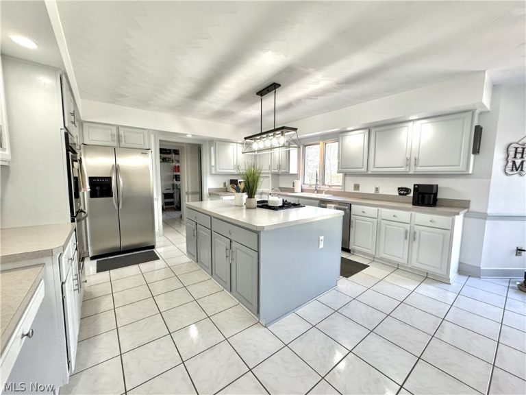 5840 Rosewood Drive, Youngstown, OH - Photo 8