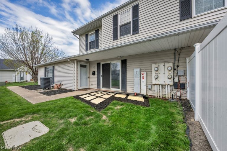 7972 Colonial Drive, Mentor, OH - Photo 2