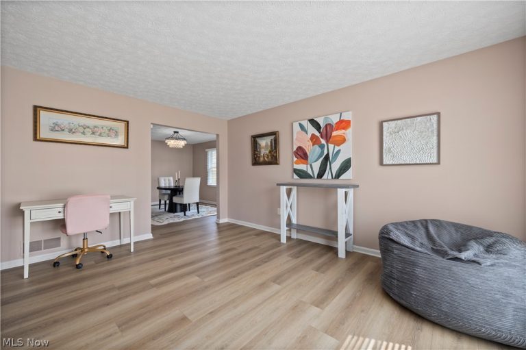 945 Red Tailed Lane, Amherst, OH - Photo 6