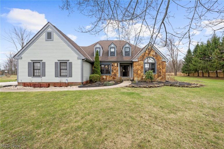 11275 Woodie Glen Drive, Chardon, OH, 44024