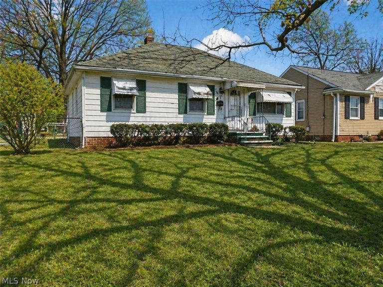 16241 Glenburn Avenue, Maple Heights, OH - Photo 2