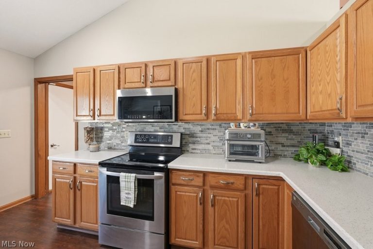 16506 Sunwood Oval, Strongsville, OH - Photo 8