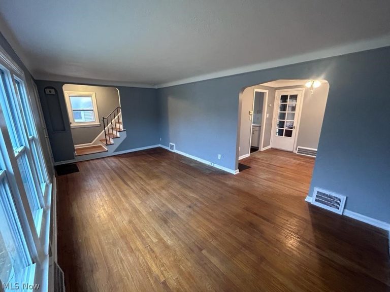 4843 Westbourne Road, Lyndhurst, OH - Photo 2