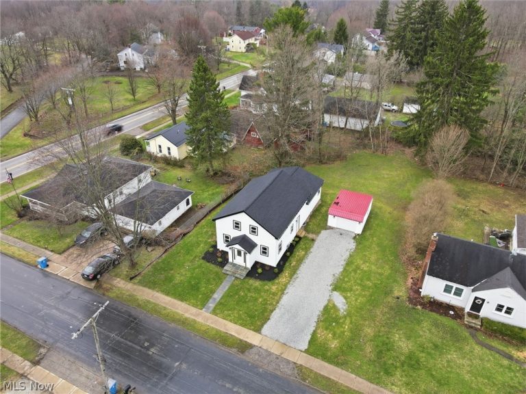 13829 Carlton Street, Burton, OH - Photo 3