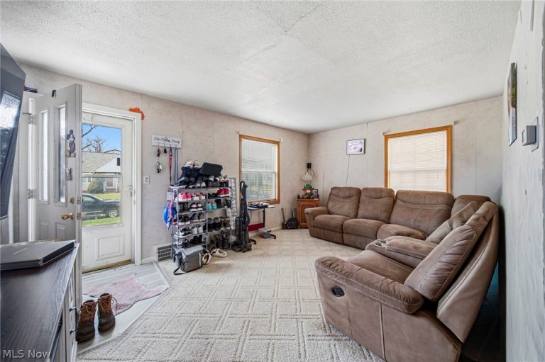279 327th Street, Willowick, OH - Photo 6