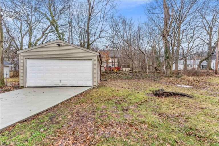 19151 Genesee Road, Euclid, OH - Photo 4