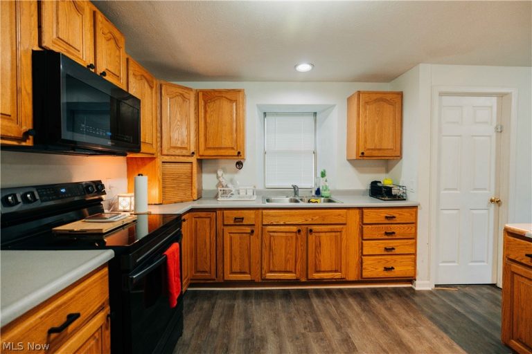 391 10th Street, Coshocton, OH - Photo 6