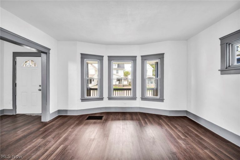 13500 Eaglesmere Avenue, Cleveland, OH - Photo 5