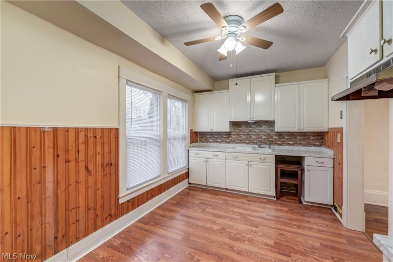 37948 Barnes Court, Willoughby, OH - Photo 6