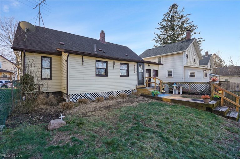 1237 Mcintosh Avenue, Akron, OH - Photo 3