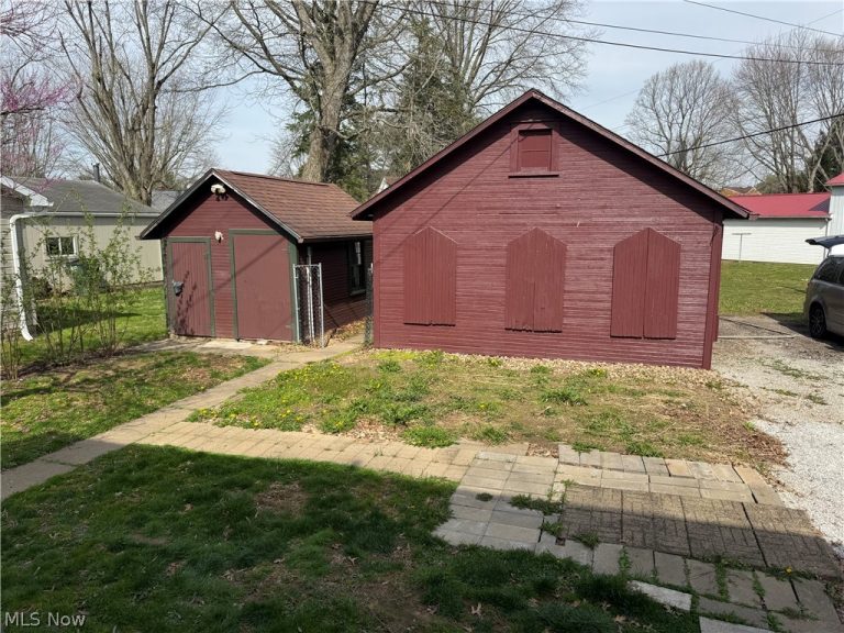 11238 Center Drive, Sandyville, OH - Photo 4
