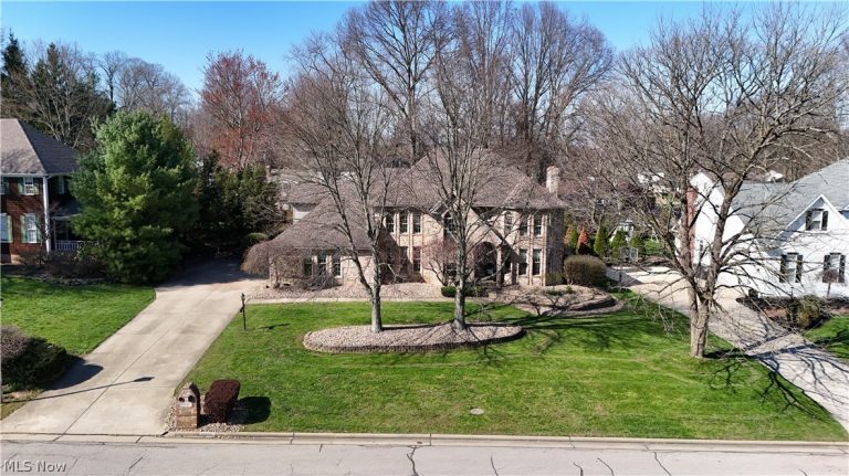 5840 Rosewood Drive, Youngstown, OH - Photo 2