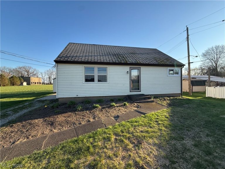 2024 Delaware Drive, New Philadelphia, OH, 44663