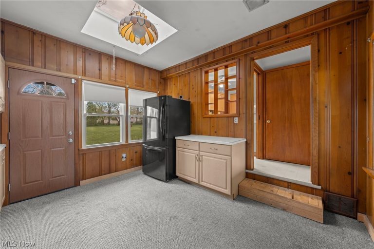 2031 Pleasant Valley Road, Parma, OH - Photo 3