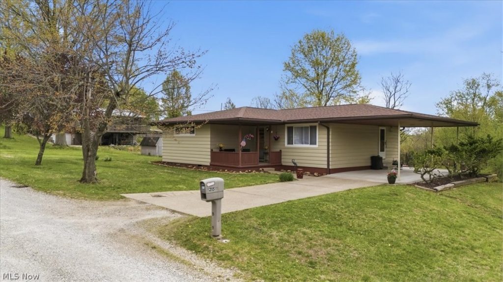 215 Highland Lake Terrace, Washington, WV
