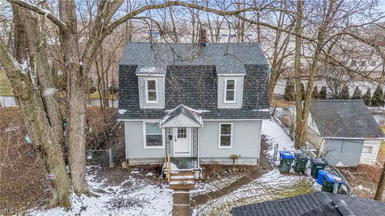 242 Orchard Avenue, Cuyahoga Falls, OH - Photo 3