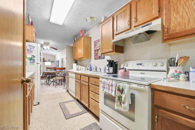 12714 Potomac Place, Uniontown, OH - Photo 5