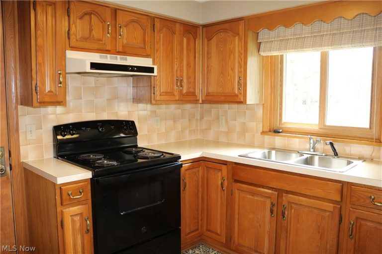 3788 Carl Street, Uniontown, OH - Photo 6