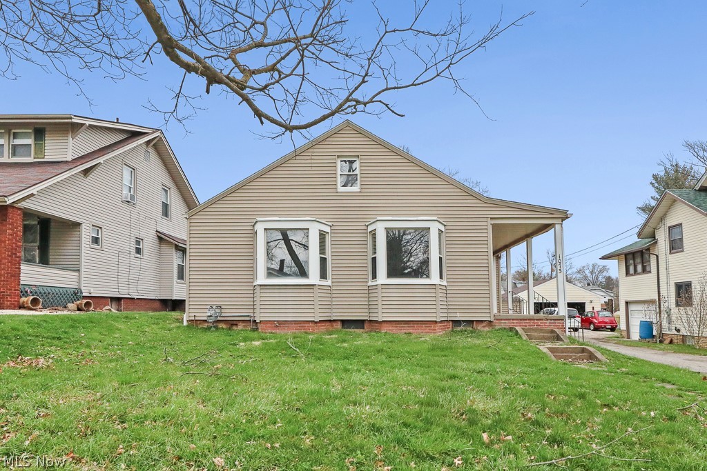 1073 Parkside Drive, Alliance, OH