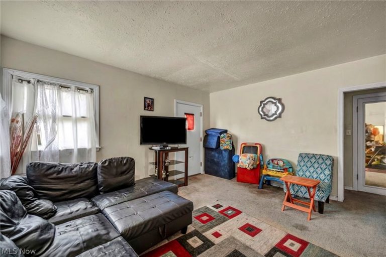 12827 Kirton, Cleveland, OH - Photo 3