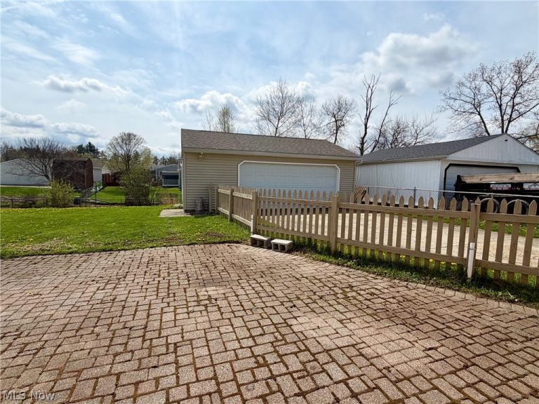 496 Crickett Road, Chardon, OH - Photo 4