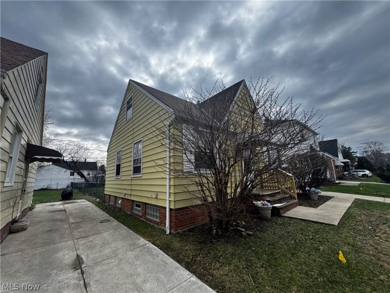 5593 South Boulevard, Maple Heights, OH - Photo 4