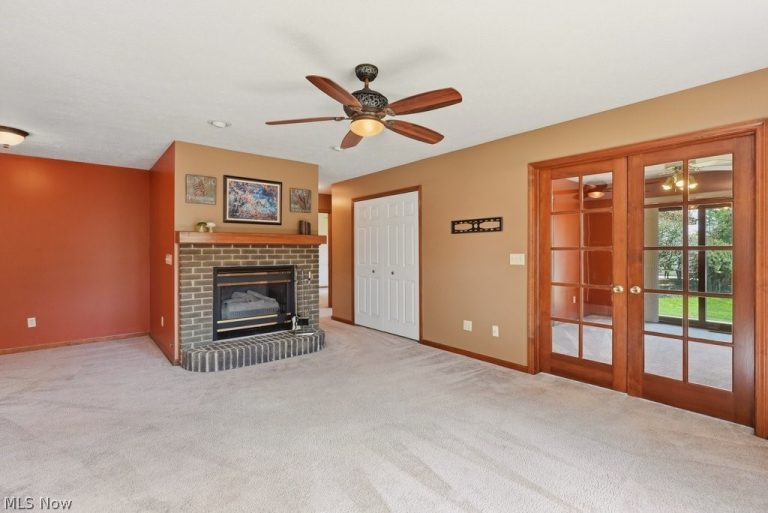 5723 Gateway Lane, Brook Park, OH - Photo 8
