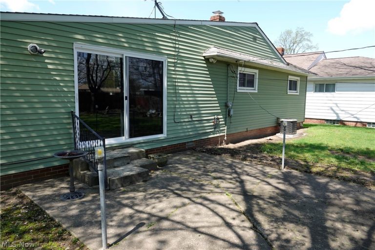 1661 Chelmsford Road, Mayfield Heights, OH - Photo 3