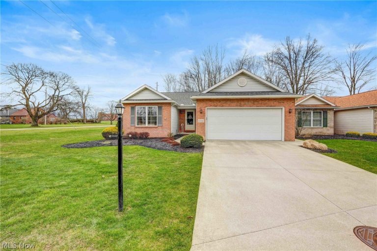 6041 Creekside Drive, Parma Heights, OH - Photo 3