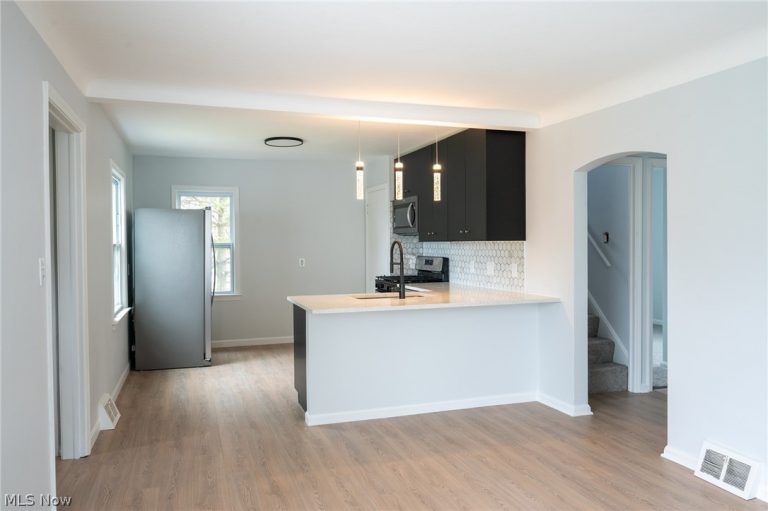 19200 Pasnow Avenue, Euclid, OH - Photo 5