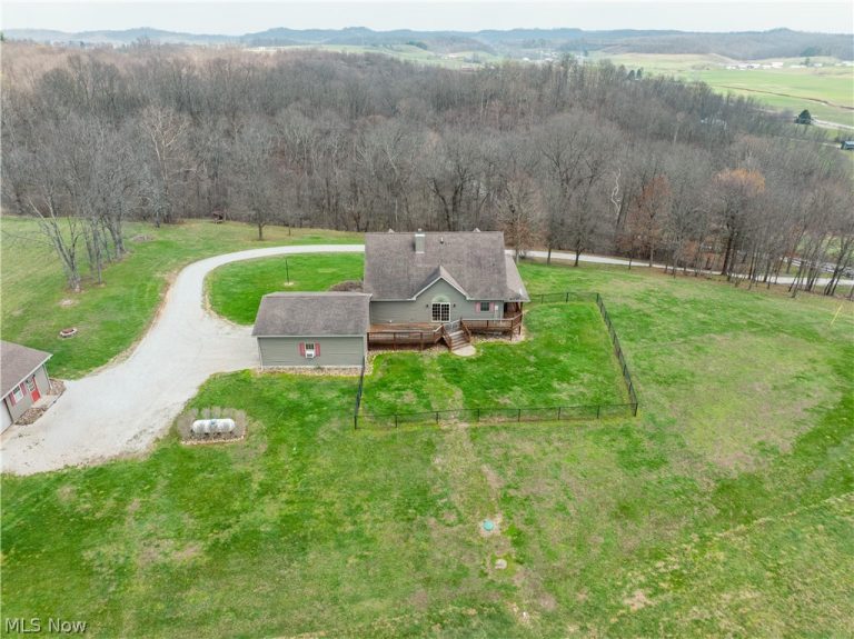 18579 Hobbler Lane, Lore City, OH - Photo 2