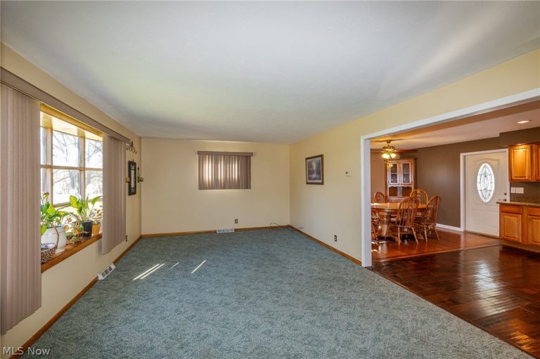 490 Mapleview Drive, Seven Hills, OH - Photo 3