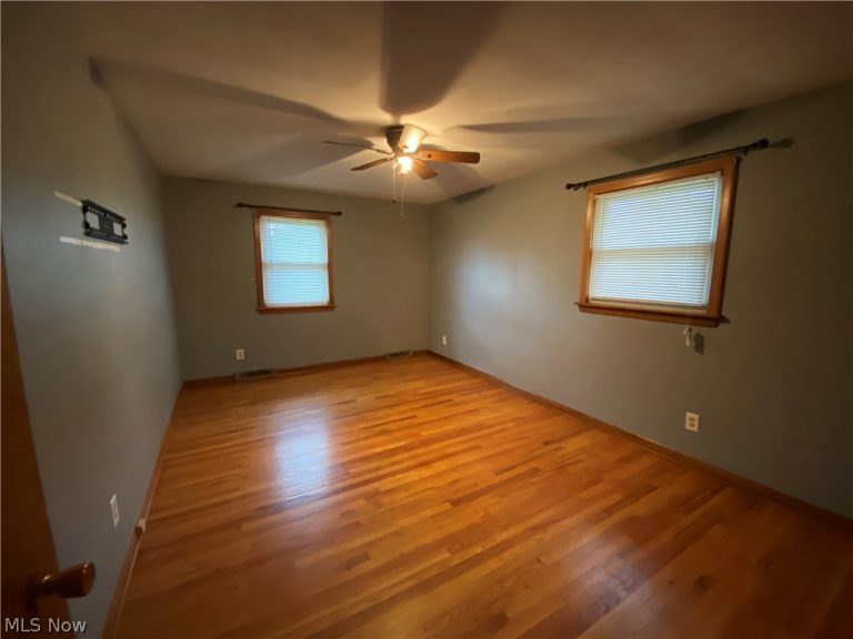 4700 Woodridge Drive, Austintown, OH - Photo 6