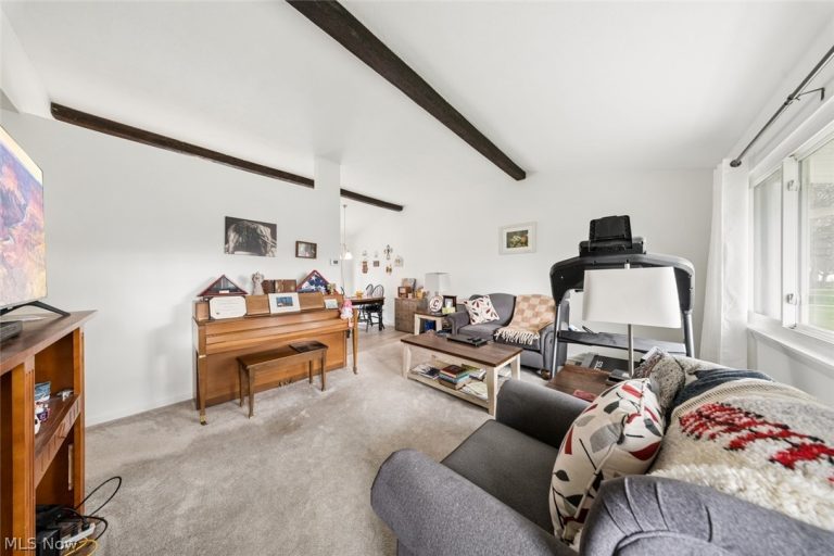 3538 Clayton Drive, North Olmsted, OH - Photo 4