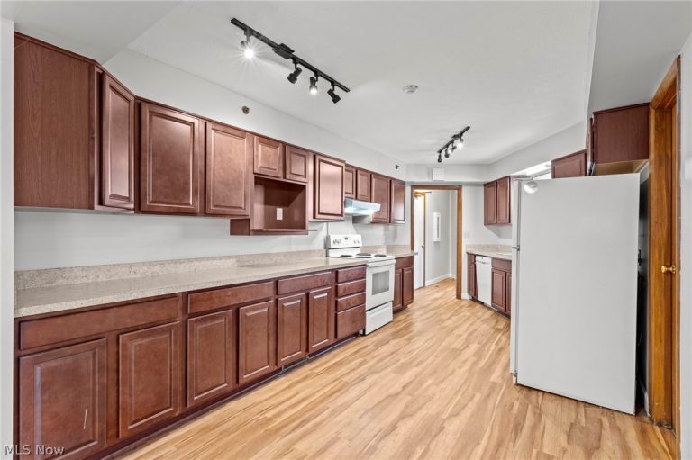 1653 Southbend Drive, Rocky River, OH - Photo 4
