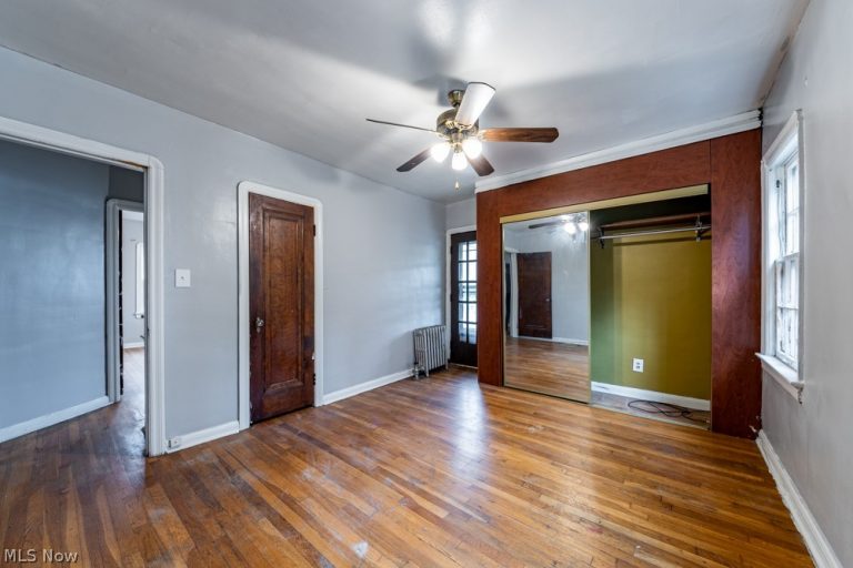 18405 Newell Road, Shaker Heights, OH - Photo 6