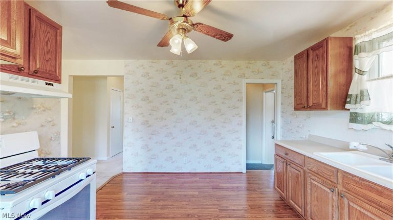 9298 York Road, North Royalton, OH - Photo 4