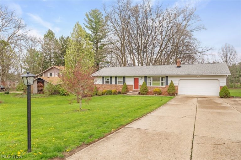 553 Mcneil Drive, Sagamore Hills, OH - Photo 2