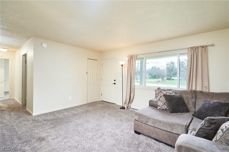 332 River Road, Munroe Falls, OH - Photo 3