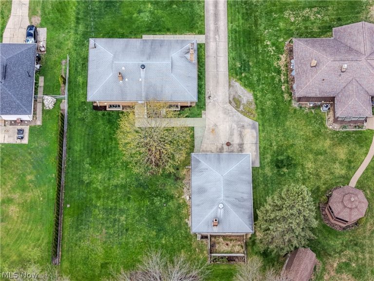 10073 Delsy Drive, North Royalton, OH - Photo 4