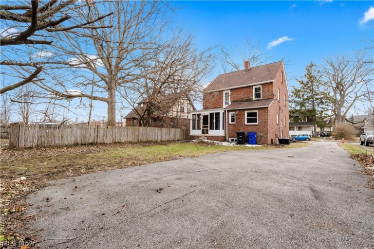 18303 Canterbury Road, Cleveland, OH - Photo 3